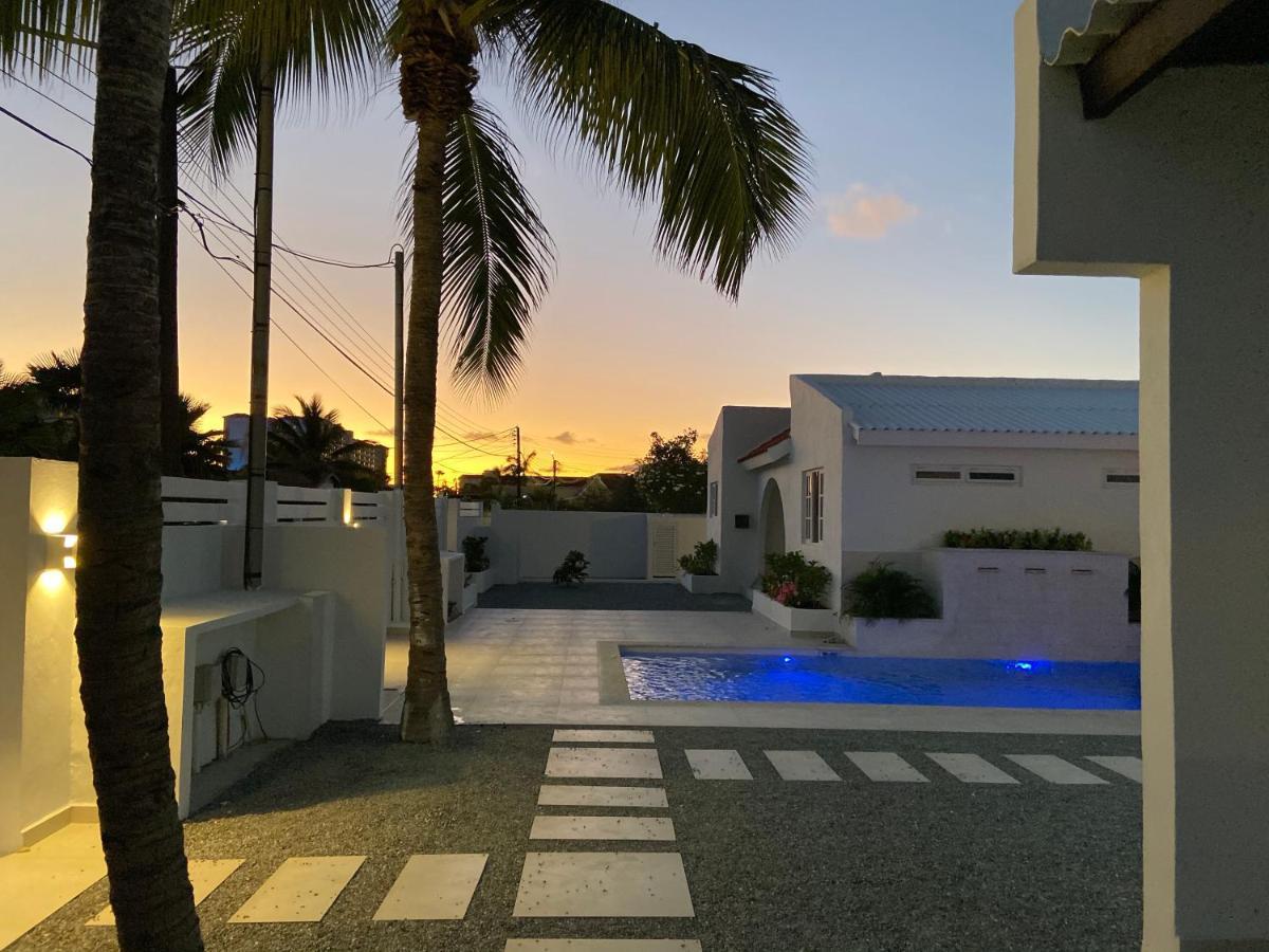 Movida Inn Aruba Palm Beach Exterior photo