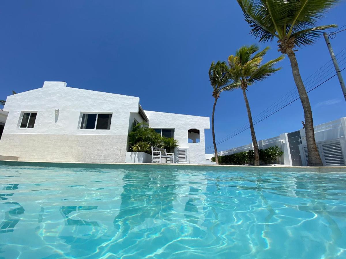 Movida Inn Aruba Palm Beach Exterior photo