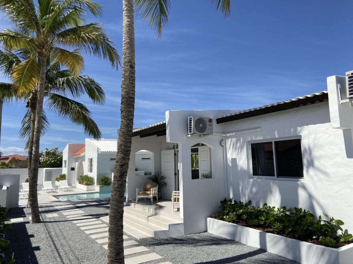 Movida Inn Aruba Palm Beach Exterior photo