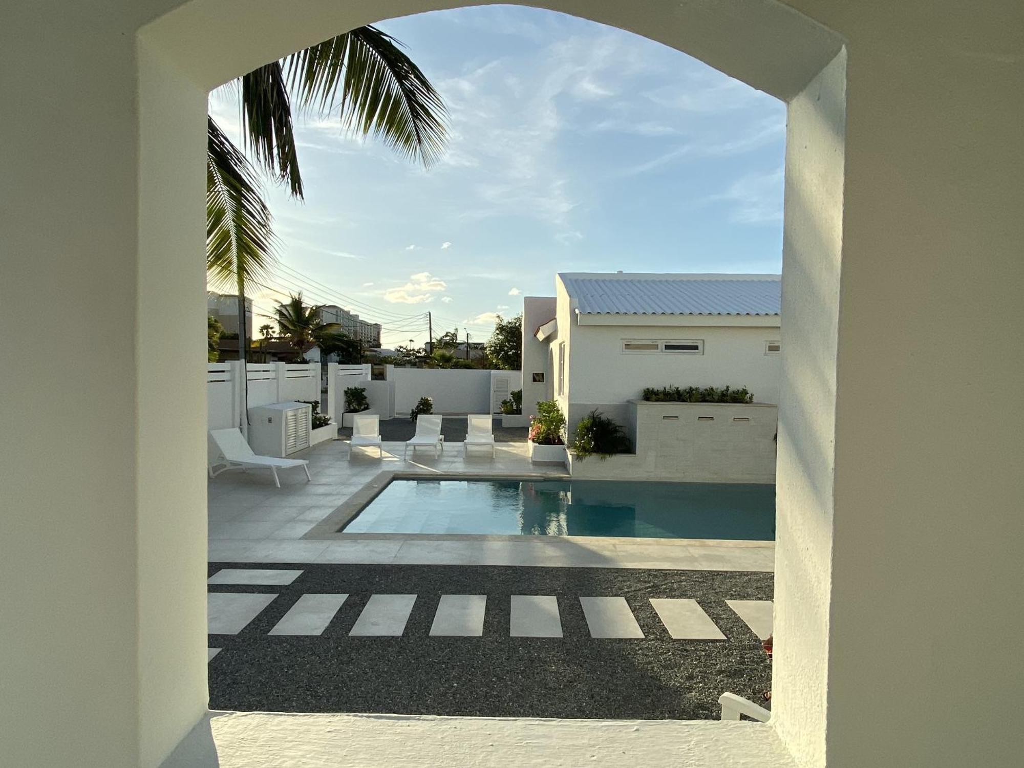 Movida Inn Aruba Palm Beach Exterior photo