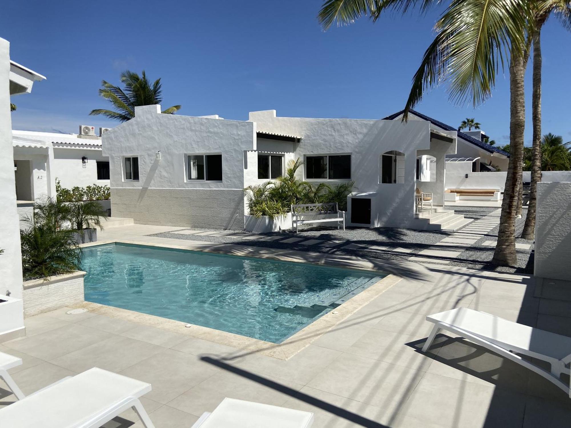 Movida Inn Aruba Palm Beach Exterior photo