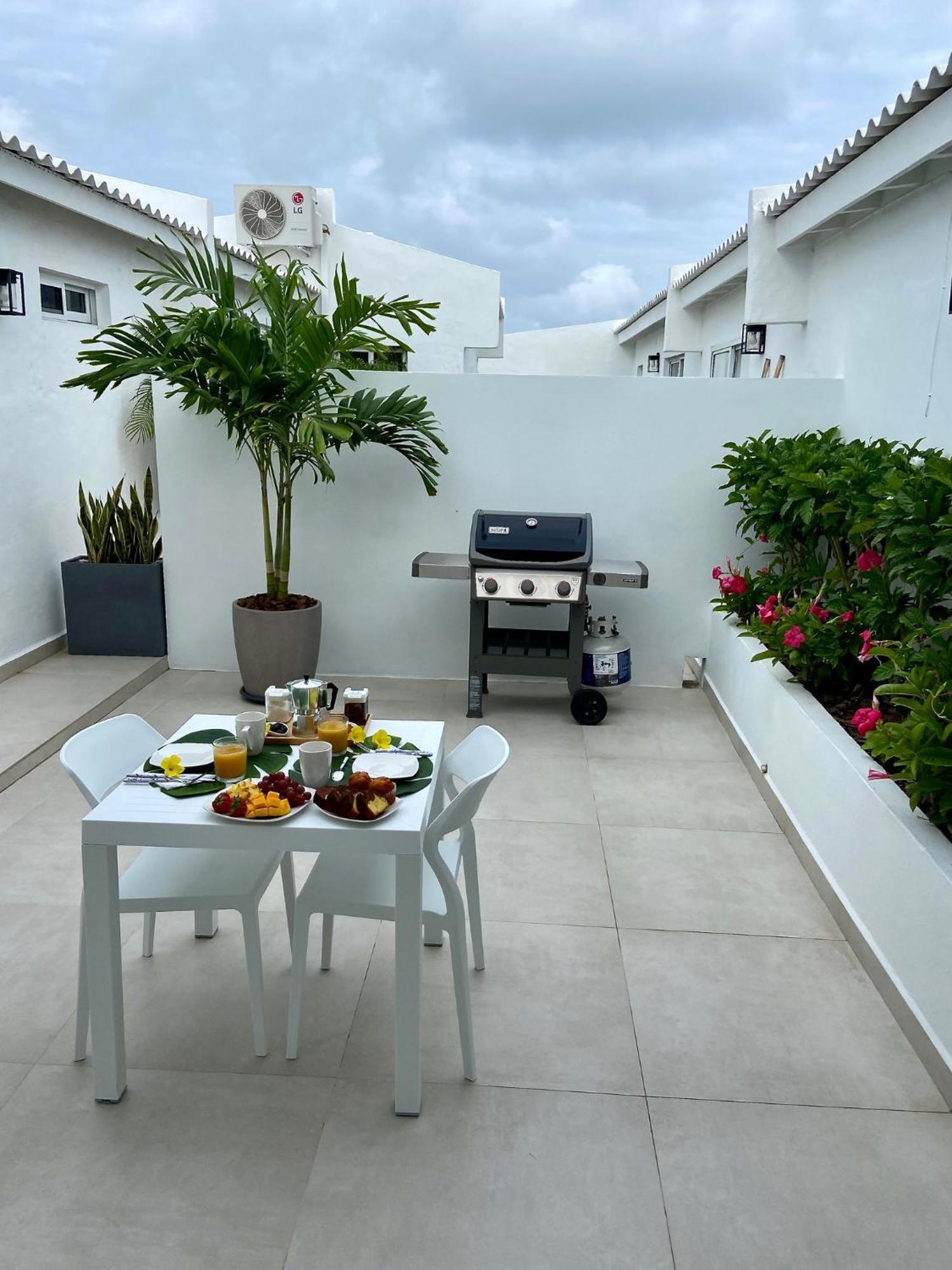Movida Inn Aruba Palm Beach Room photo