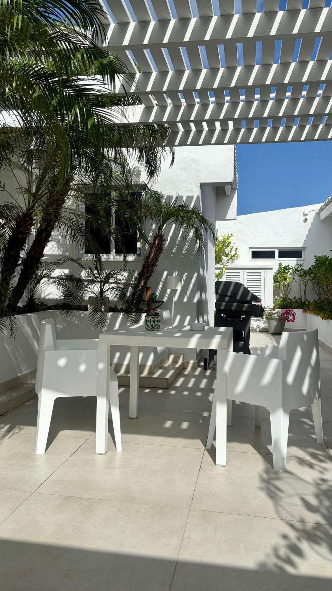 Movida Inn Aruba Palm Beach Exterior photo