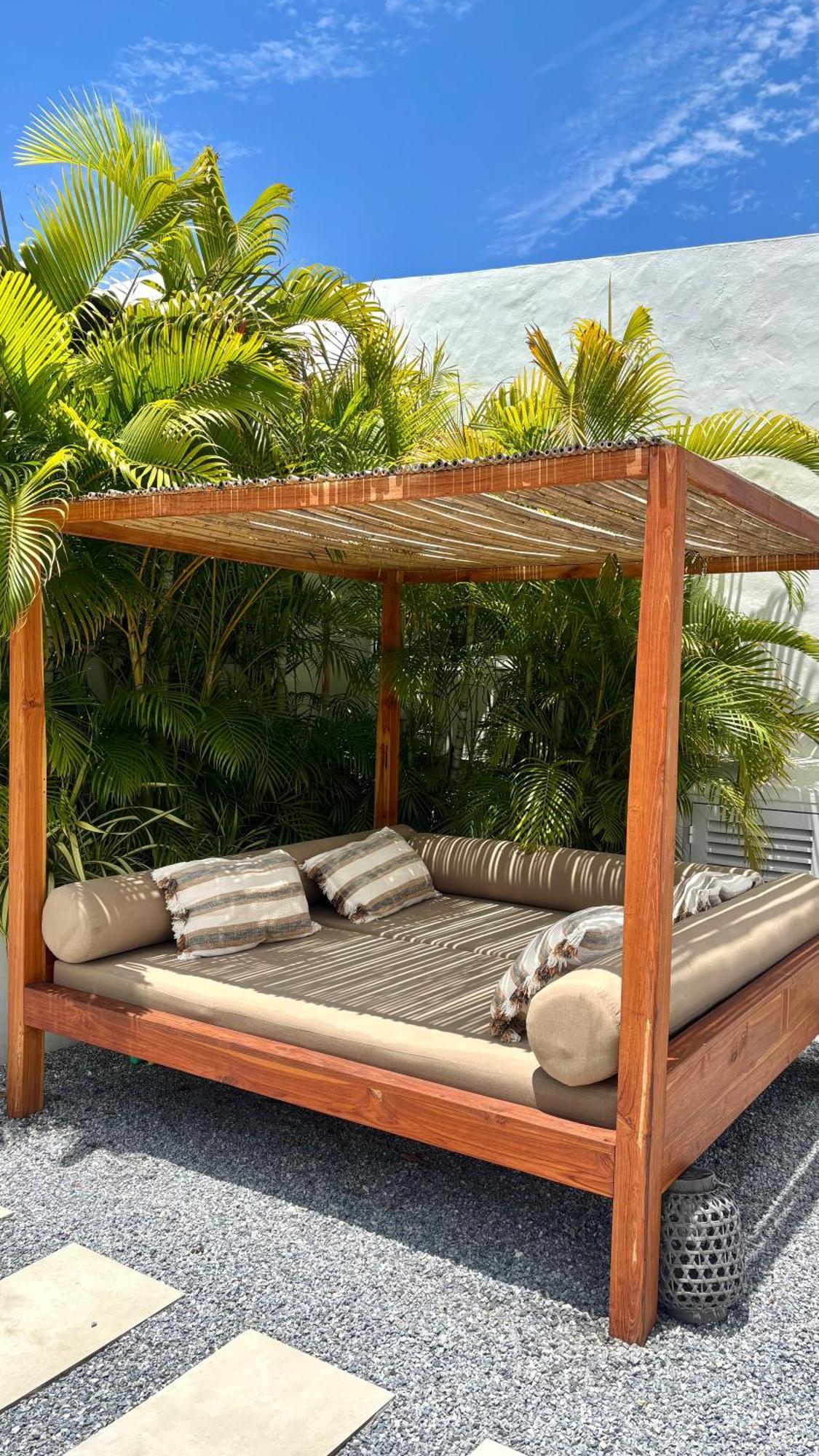 Movida Inn Aruba Palm Beach Exterior photo